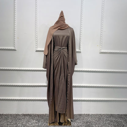 Ensemble Muslimischer Kaftan Abaya mit Schürze und Kopftuch