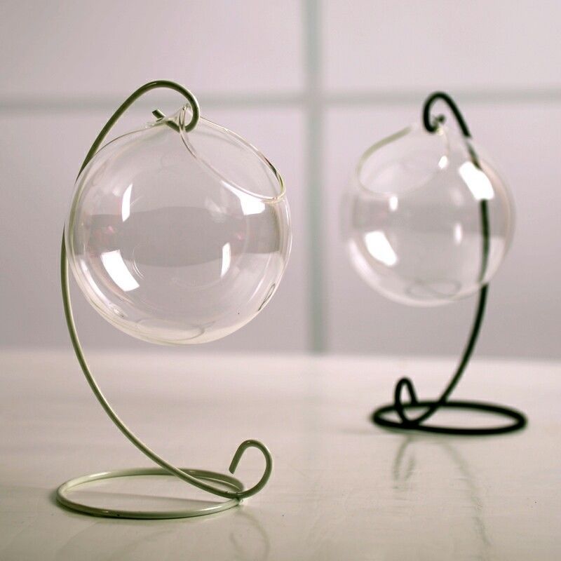 Round glass vase with metal suspension