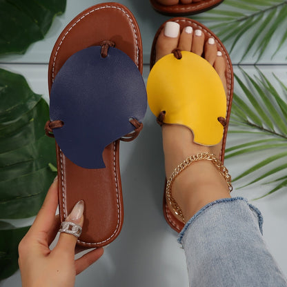 Lässige Flip-Flops mit Blatt Muster