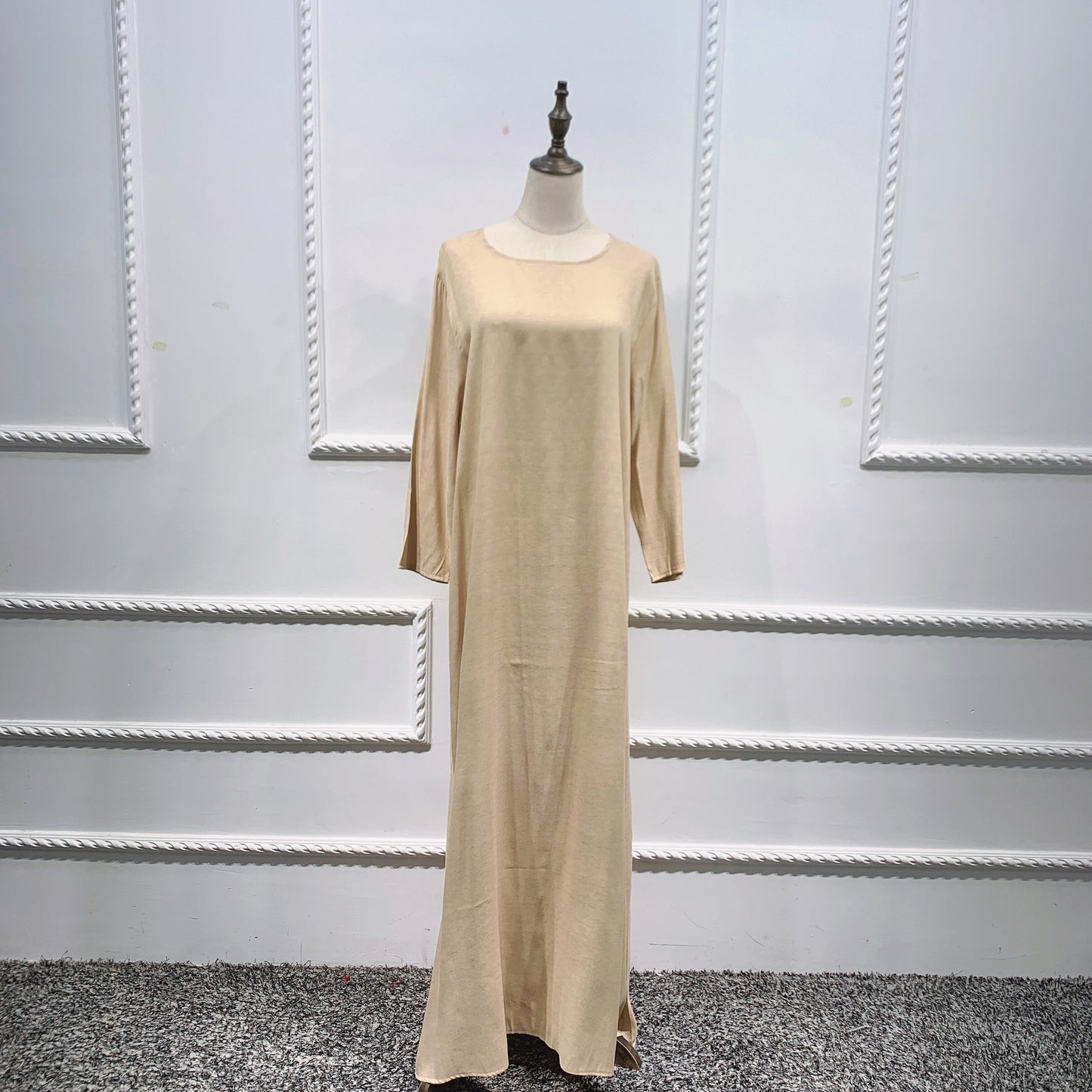 Ensemble Muslimischer Kaftan Abaya mit Schürze und Kopftuch